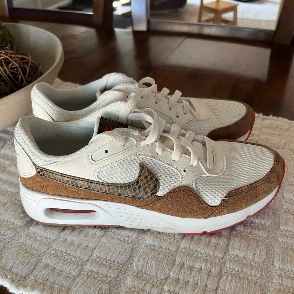 Woman’s Nike shoes size 9